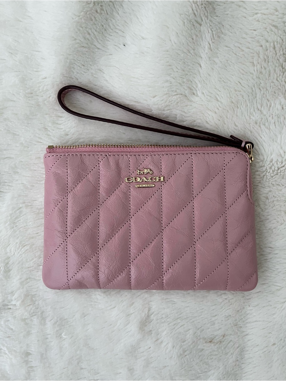 NWT Coach Pink Quilted Glazed Leather Wristlet Clutch with Gold Logo - Picture 2 of 9